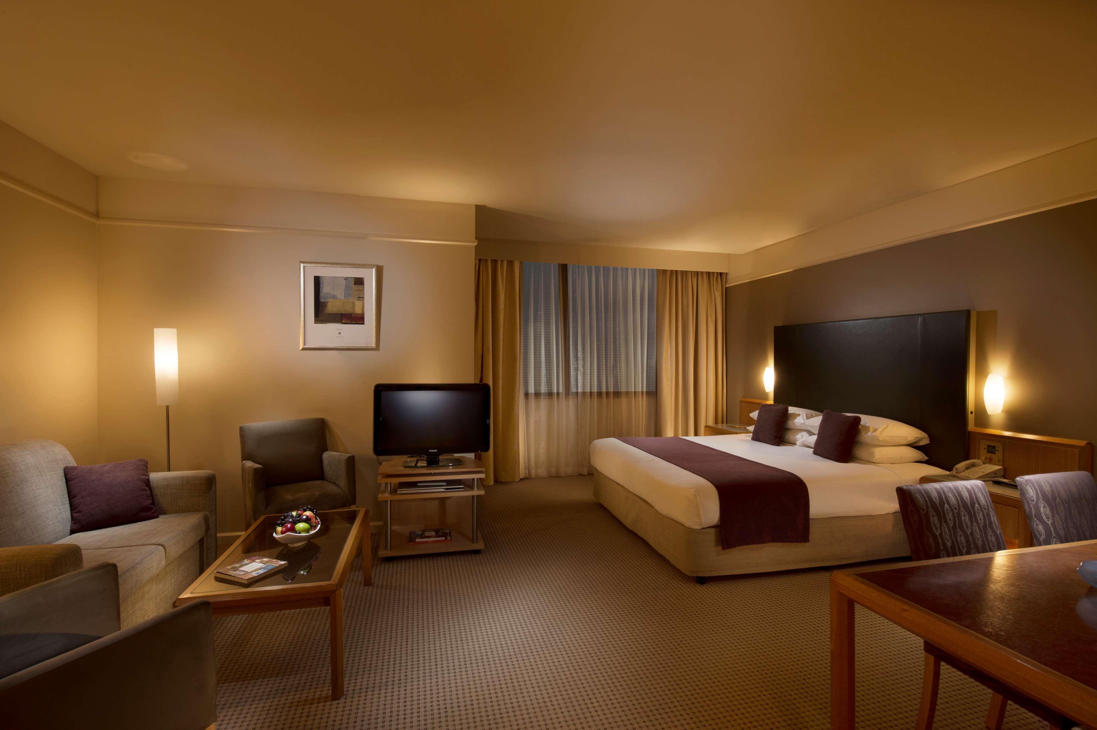 Hotel Stamford Plaza Adelaïde Chambre photo A suite at the Crowne Plaza Hotel, Parramatta, Australia