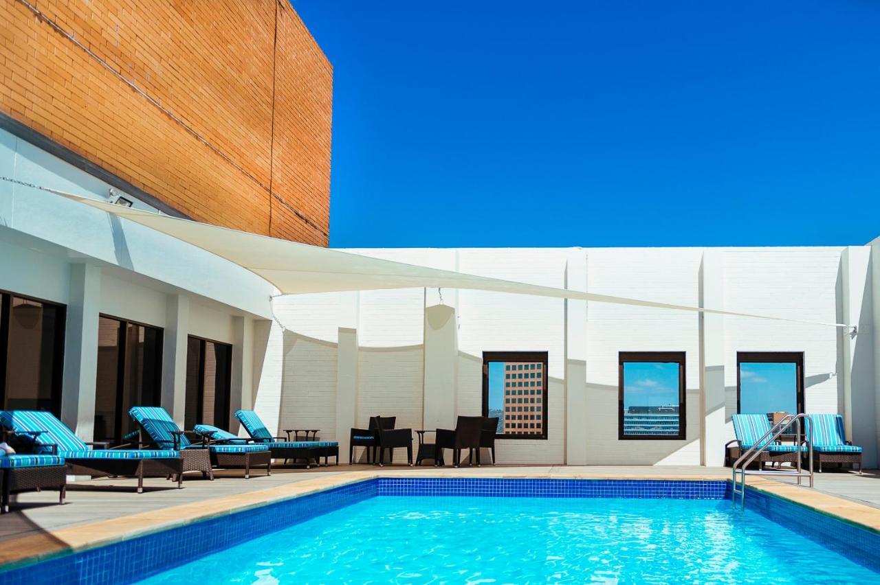 Hotel Stamford Plaza Adelaïde Extérieur photo The pool at the W Doha