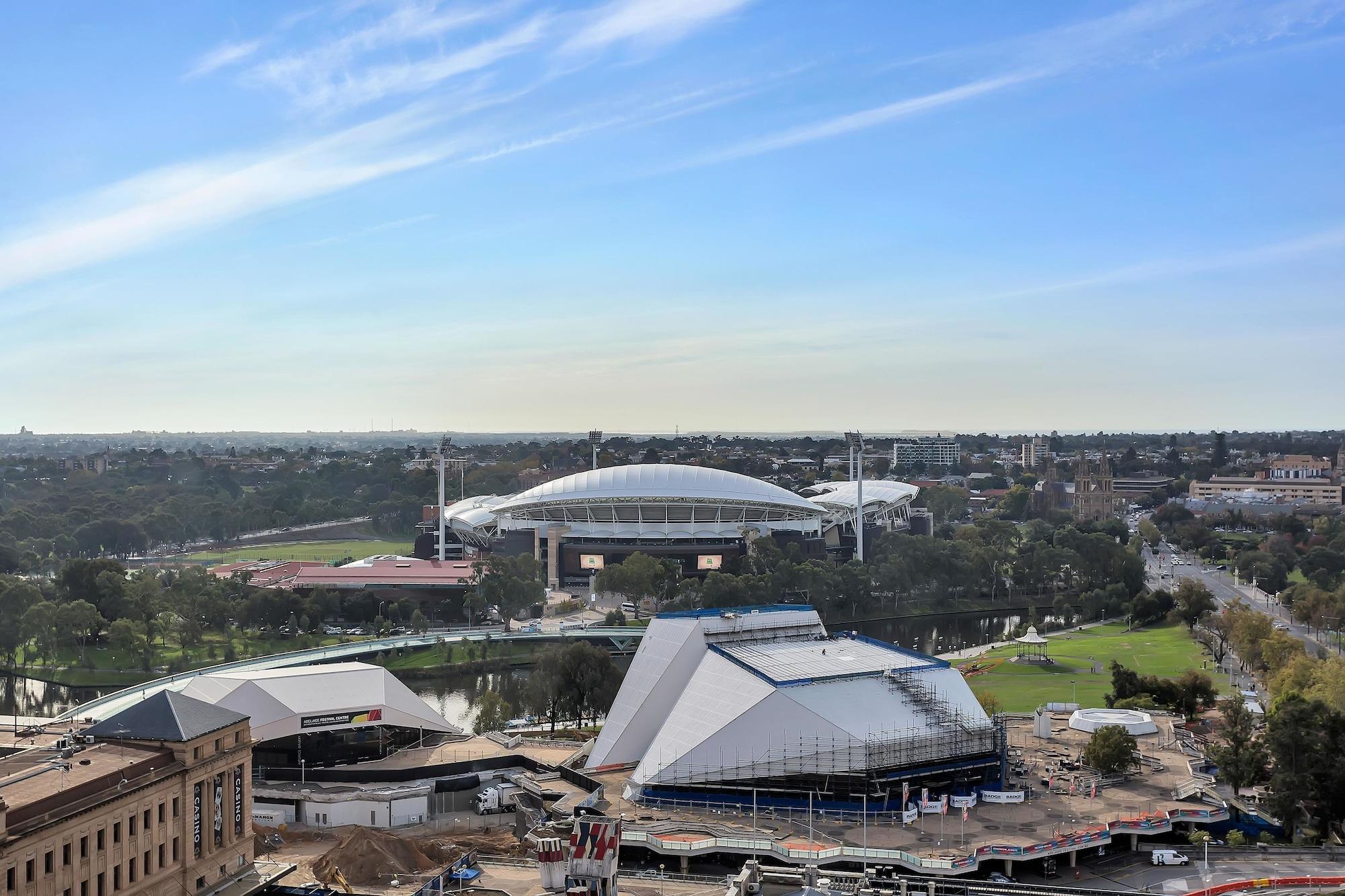 Hotel Stamford Plaza Adelaïde Extérieur photo The Adelaide Oval, the home of the Adelaide Crows
