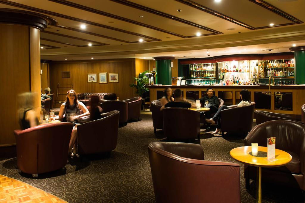 Hotel Stamford Plaza Adelaïde Extérieur photo The bar at the hotel